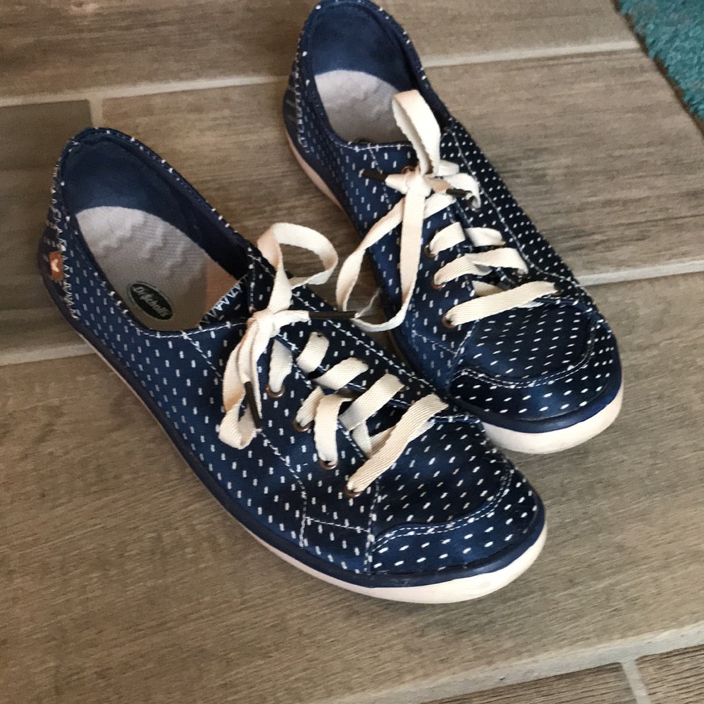 3/$18 EUC Dr. Scholl’s blue with white stitches sneakers